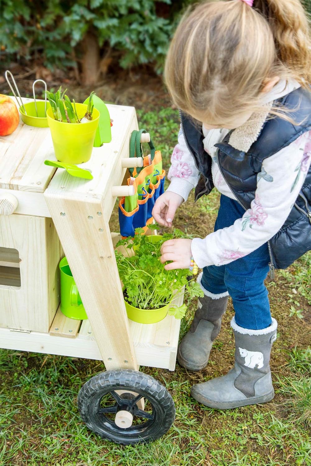 Small Foot 11665 modder van massief en weerbestendig hout voor kinderen vanaf 3 jaar, buiten keuken met accessoires en wielen speelgoed