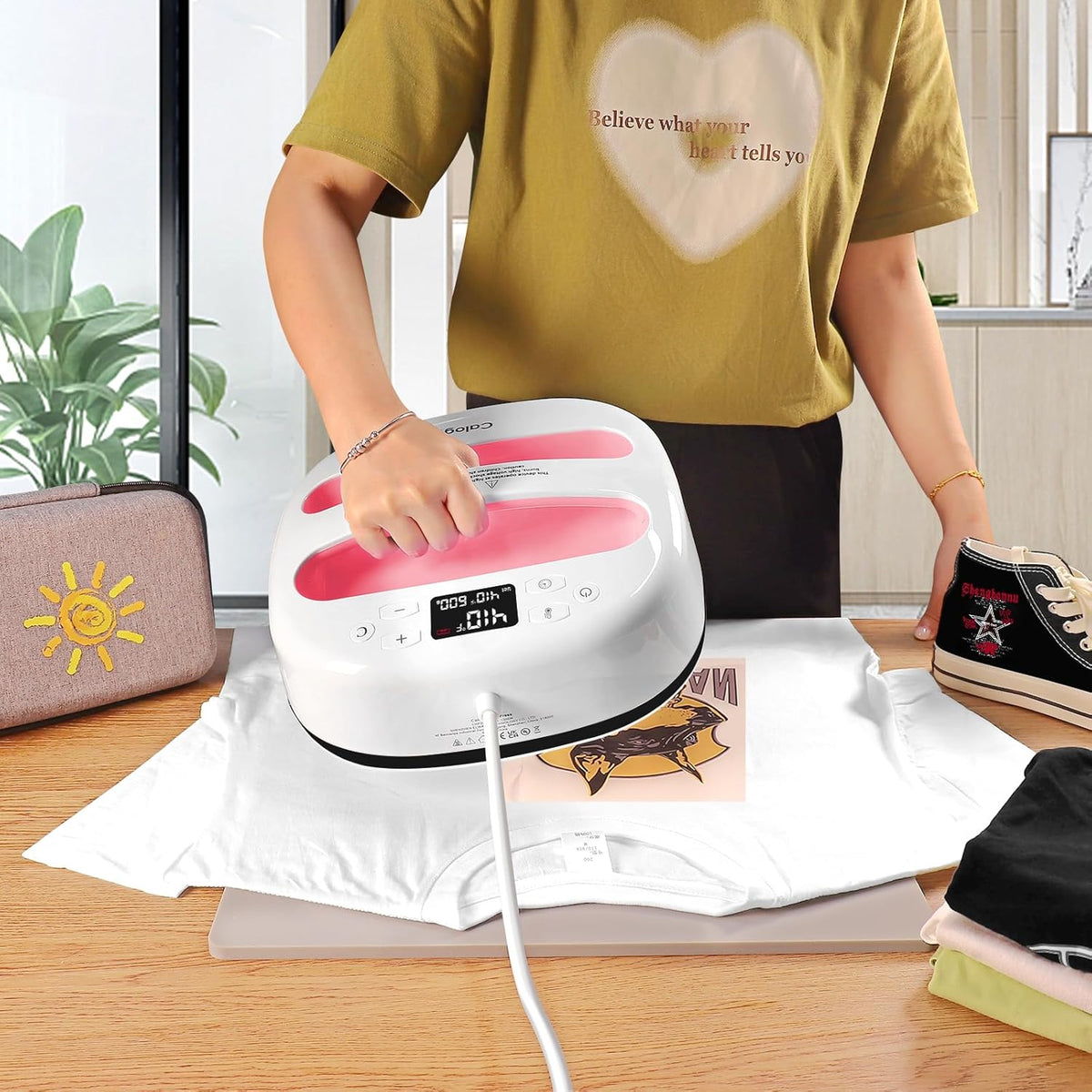 Calogy Warmtepersmachine Voor T-Shirts 10"X10", Draagbaar Sublimatieijzer Voor Tassen, Kussens, Htv Vinyl Transfer Projecten (Wit Roze)