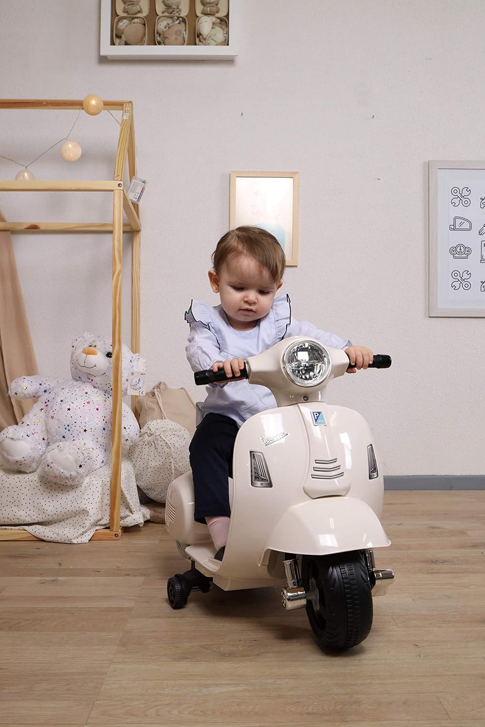 TURBO CHALLENGE - Vespa Gts - Elektrische Drager - 119150 - Scooter - Wit - Klaar om te Rijden - Max 25 kg - Plastic - Oplaadbare Batterijen - Vanaf 24 maanden