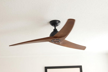 Pepeo Lypsi plafondventilator met afstandsbediening | Zeer stille plafondventilator met achteruitloop en timerfunctie. Ventilator diameter 142 cm. Kleur: zwart/donker hout