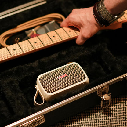 Positive Grid Spark GO 5 W ultra draagbare slimme gitaarversterker, hoofdtelefoonversterker en bluetooth-luidspreker met smart app voor elektrische gitaar, akoestische gitaar of bas, parel