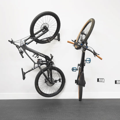 StoreYourBoard SwivelStow Mountainbike opslag 2-pack, geen lift draaibare fiets wandhouder, zware garage fietsenrek, MTB en e-bike