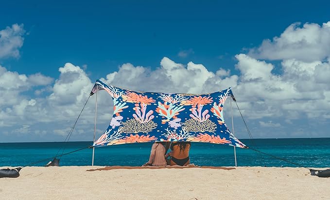 Neso Strandtent met zandanker, draagbaar zonnedak - 2,1 m x 2,1 m - gepatenteerd met versterkte hoeken voor stabilisatie (Red het rif)