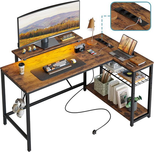 Bestier L-vormig hoekbureau met stopcontacten en ledverlichting, omkeerbare computertafel met planken en haken, compact bureau voor thuiskantoor (houtnerfbruin, 132 cm)