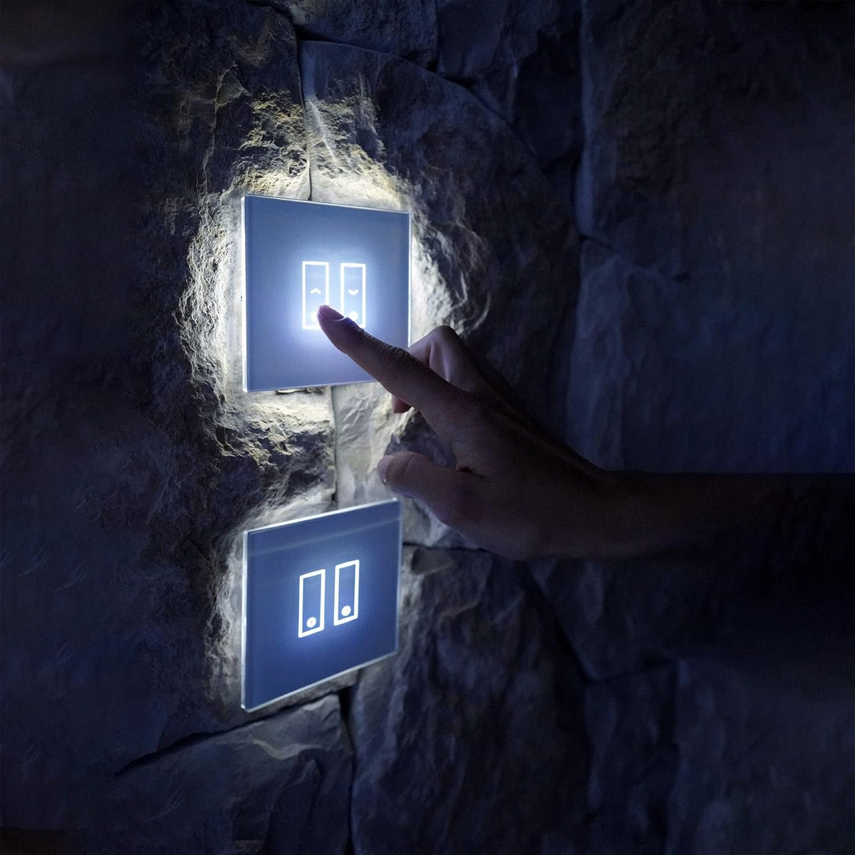 iotty E1 PLUS Wi-Fi slimme schakelaar voor lampen en deuren, compatibel met Google Home, Alexa en Siri, IOS en Android app, verlicht glaspaneel, temperatuur- en helderheidssensoren