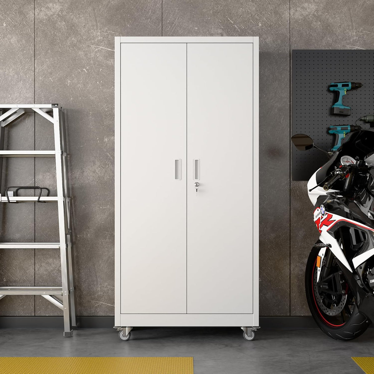 Metalen kast met pegboard en afsluitbare wielen, 5 in hoogte verstelbare planken, plaatstaal poedercoating, stalen kast afsluitbaar voor gereedschap, garage 180 x 80 x 40 cm (wit)