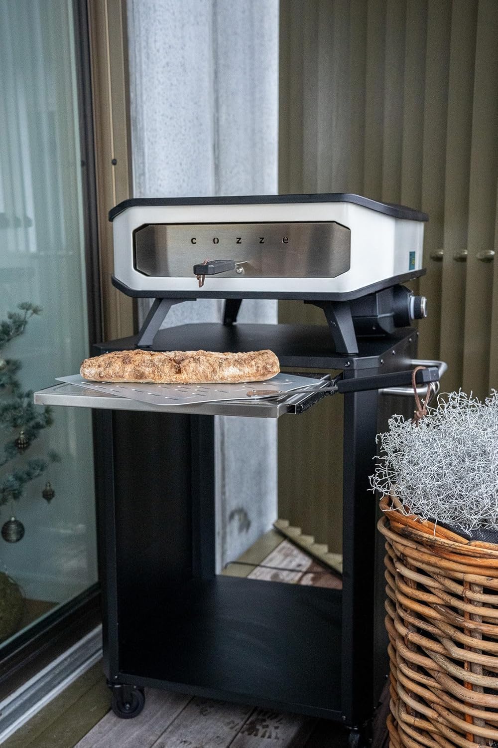 Cozze® | Outdoor table with extendable chopping board | For pizza ovens up to 60 cm | Side handles with 6 stainless steel hooks | Rubber castors Ø75 mm | Gas cylinder space | Black powder-coated - QUORE