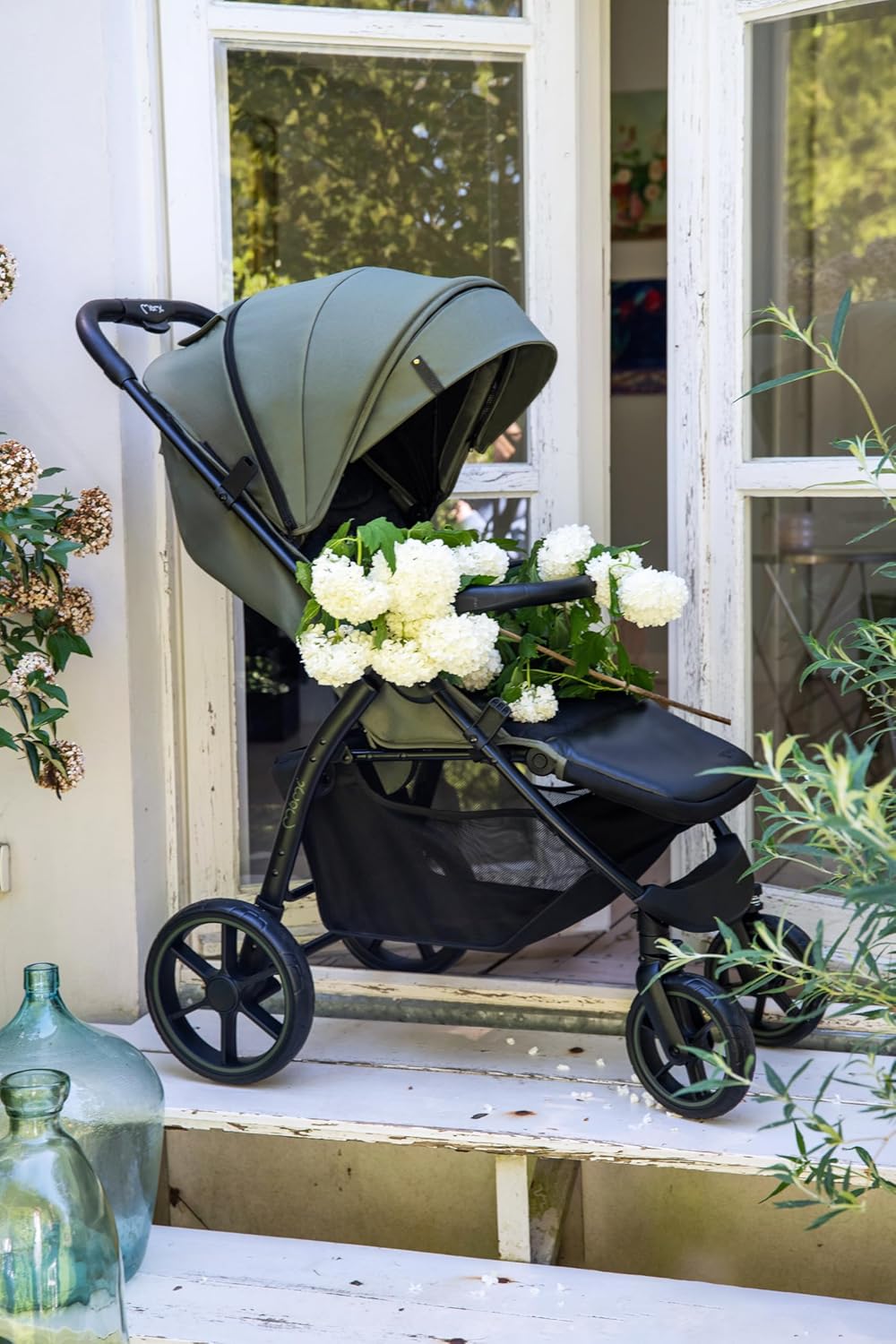 MoMi Miya EVA, kinderbuggy vanaf de 6e maand (tot 22 kg), verstelbare 5-punts veiligheidsgordel, boodschappenmand, voetenzak, bekerhouder, regenbescherming en insectenbescherming