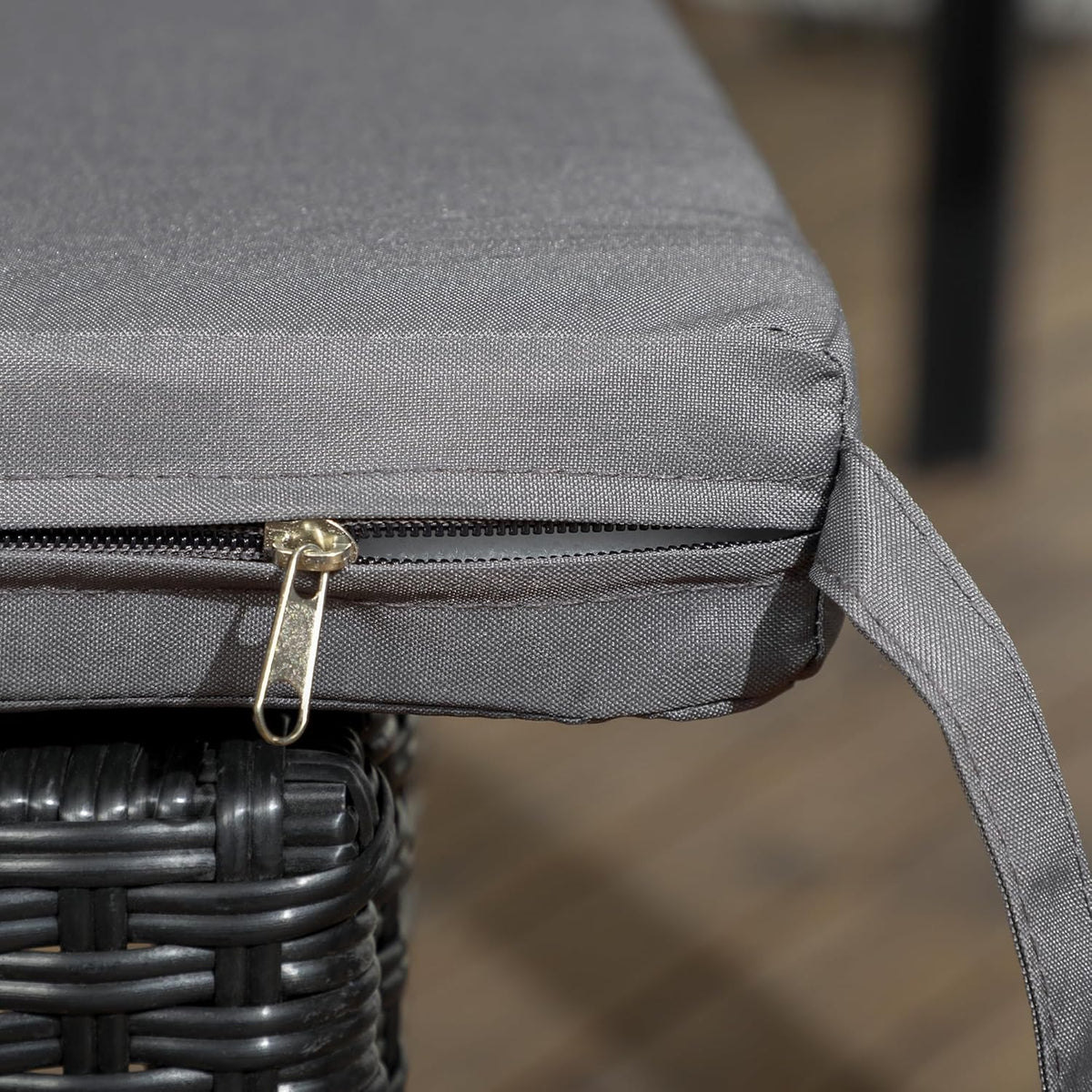 Tuinstoelen – Garden Stoelen – Balkonstoelen – Terrasstoelen – Kunststof Rieten Stoelen – Met Kussen – Gepoedercoat Metalen Frame – Zwarte Kleur