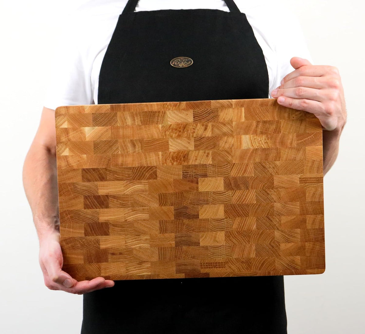 B4K® Snijplank met standaard van eikenhout, 45 × 30 × 4 cm, massief hakblok, antibacteriële hersenhouten plank met handgrepen en siliconen voeten, perfect voor keuken, vlees en barbecue