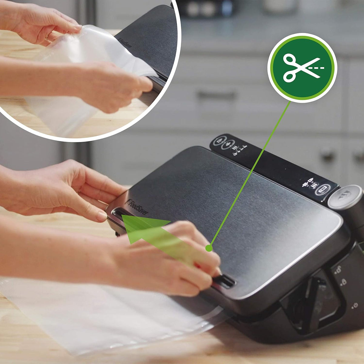 FoodSaver Vacuümmachine voor levensmiddelen, multifunctioneel opbergsysteem voor levensmiddelen met draagbare handaccessoires, 1 rol, 4 vacuümzakken en 4 zakken met ritssluiting [VS3190X]