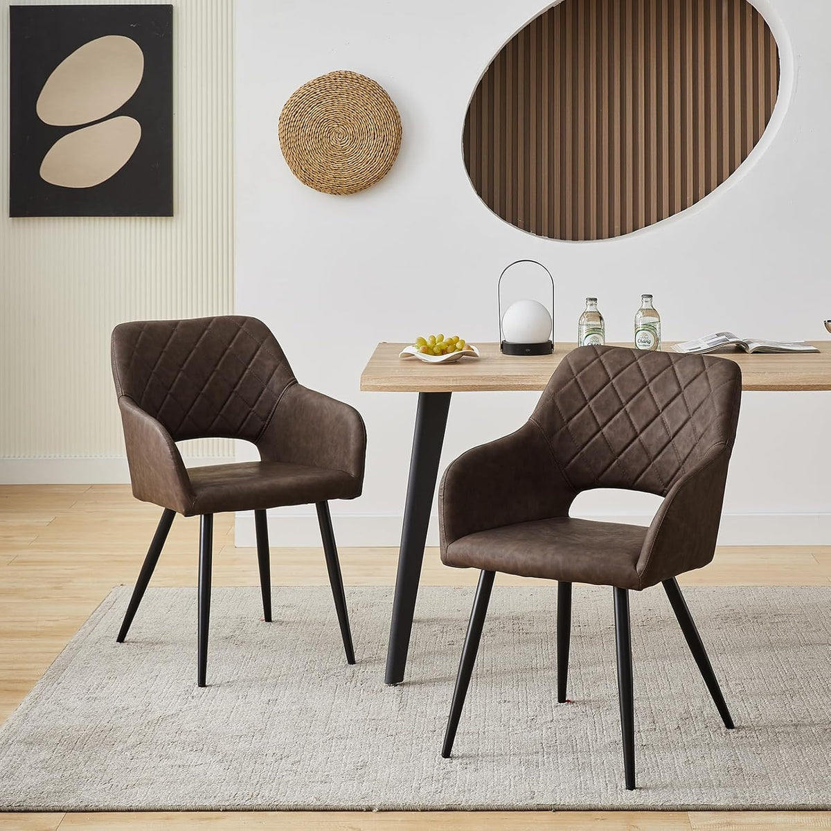 TUKAILAI Set van 2 kunstleren eetkamerstoelen, gestoffeerd, met open rugleuning, armleuningen, gevoerde zitting, metalen poten, stoelen voor woonkamer, eetkamer, keuken, bruin - QUORE