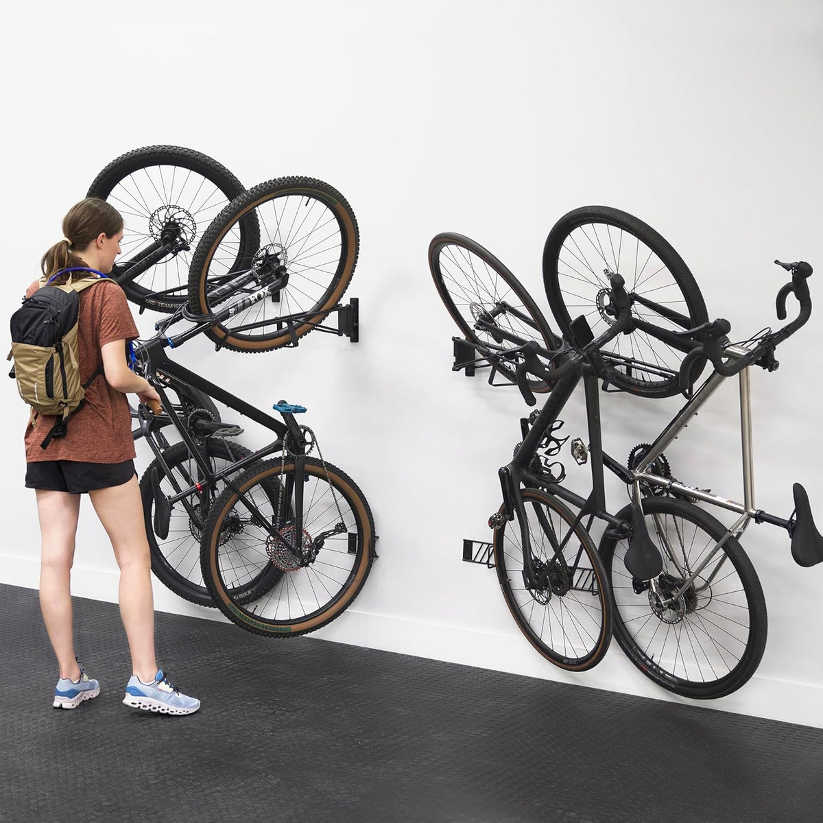 StoreYourBoard SwivelStow Mountainbike opslag 2-pack, geen lift draaibare fiets wandhouder, zware garage fietsenrek, MTB en e-bike