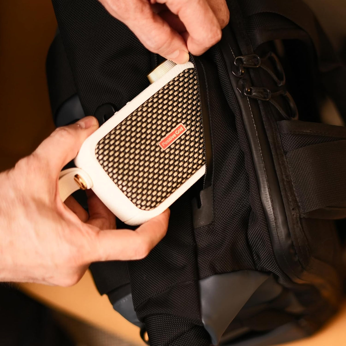 Positive Grid Spark GO 5 W ultra draagbare slimme gitaarversterker, hoofdtelefoonversterker en bluetooth-luidspreker met smart app voor elektrische gitaar, akoestische gitaar of bas, parel