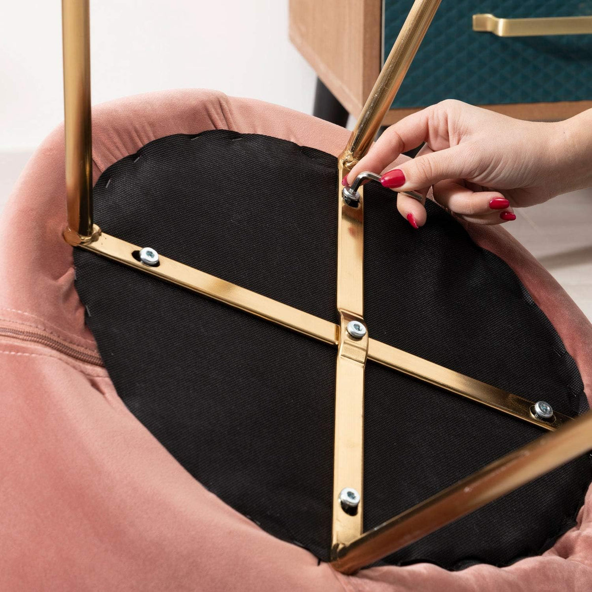 Montemaggi Fluwelen stoel met gouden poten, cirkelvormig, bureaustoel, woonkamerstoel, ergonomische stoelen, 71 x 59 x 84 cm, poederroze