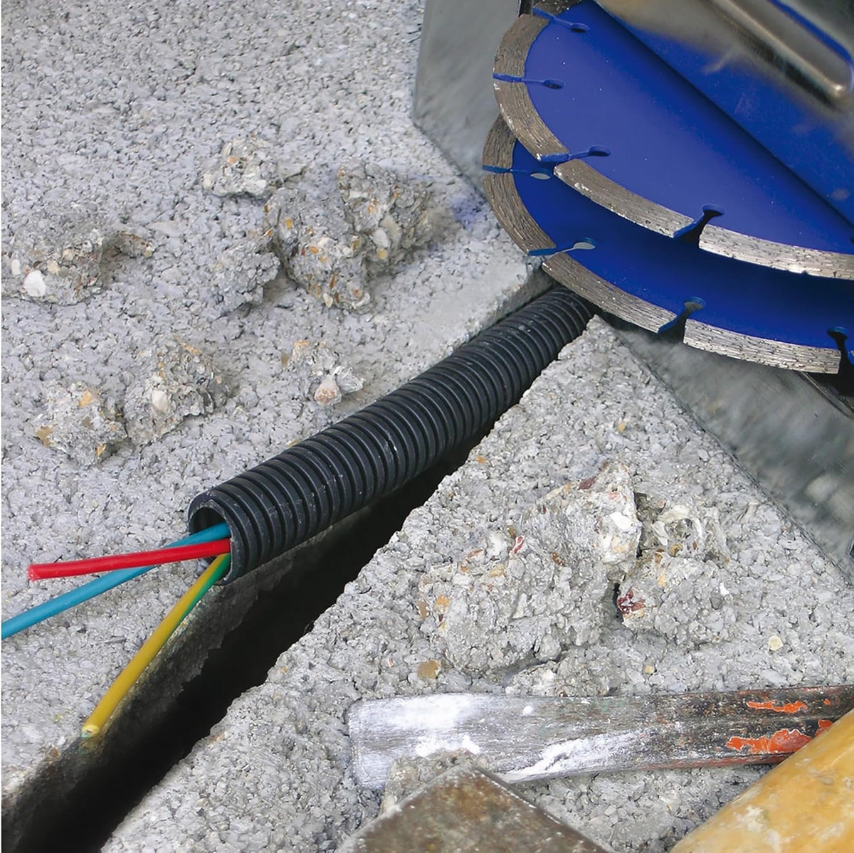 Fartools Groefmachine 1700 W, 2 diamantschijven beton Ø 150 mm, snelheid 4000 omw/min, 3 mogelijke breedtes 14/19/29 mm, diepte max. 40 mm, koffer