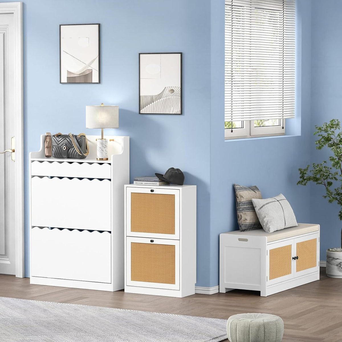 Schoenenkast wit met 2 kleppen en 1 lade, hoge houten schoenenkast met open vak, 5 haken, schoenenrek, schoenenrek voor de ingang, hal, woonkamer