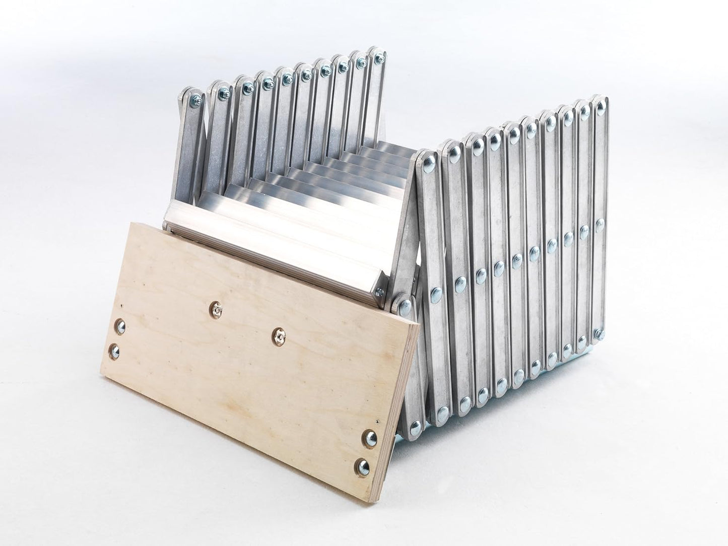 Alufix 9-Tread Concertina Loft Ladders - Ideaal voor kleine zolderruimtes | Easy DIY Fit | Aluminium | Vloer tot plafond 2.19m-2.46m (7.2ft-8.1ft)