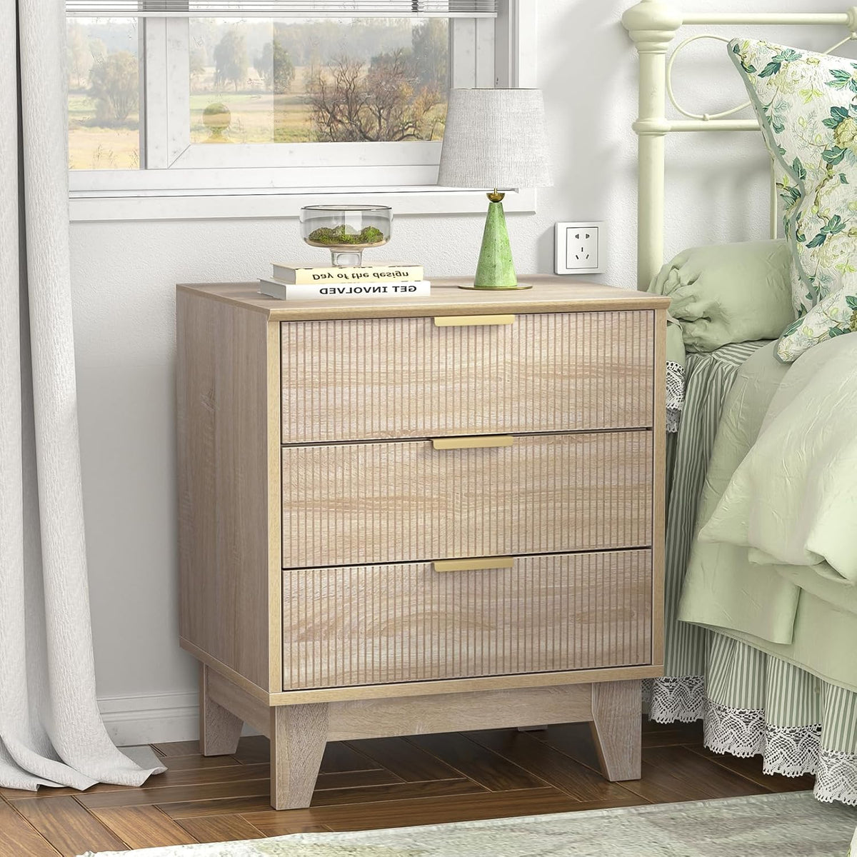 Nachtkastje – Bedside Table – Bijzettafel – Slaapkamerkastje – Houten Kastje – 3 Lades – MDF Hout Met Gouden Metalen Poten