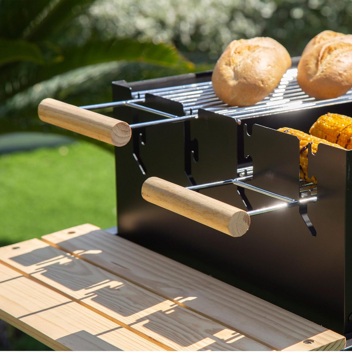 AKTIVE Draagbare houtskoolgrill met dubbele grill, metaal, 100,5 x 40 x 88,5 cm, 3 verstelbare hoogtes, 2 wielen voor eenvoudig transport, geëmailleerd metaal en hout, houtskoolbarbecues (52975)