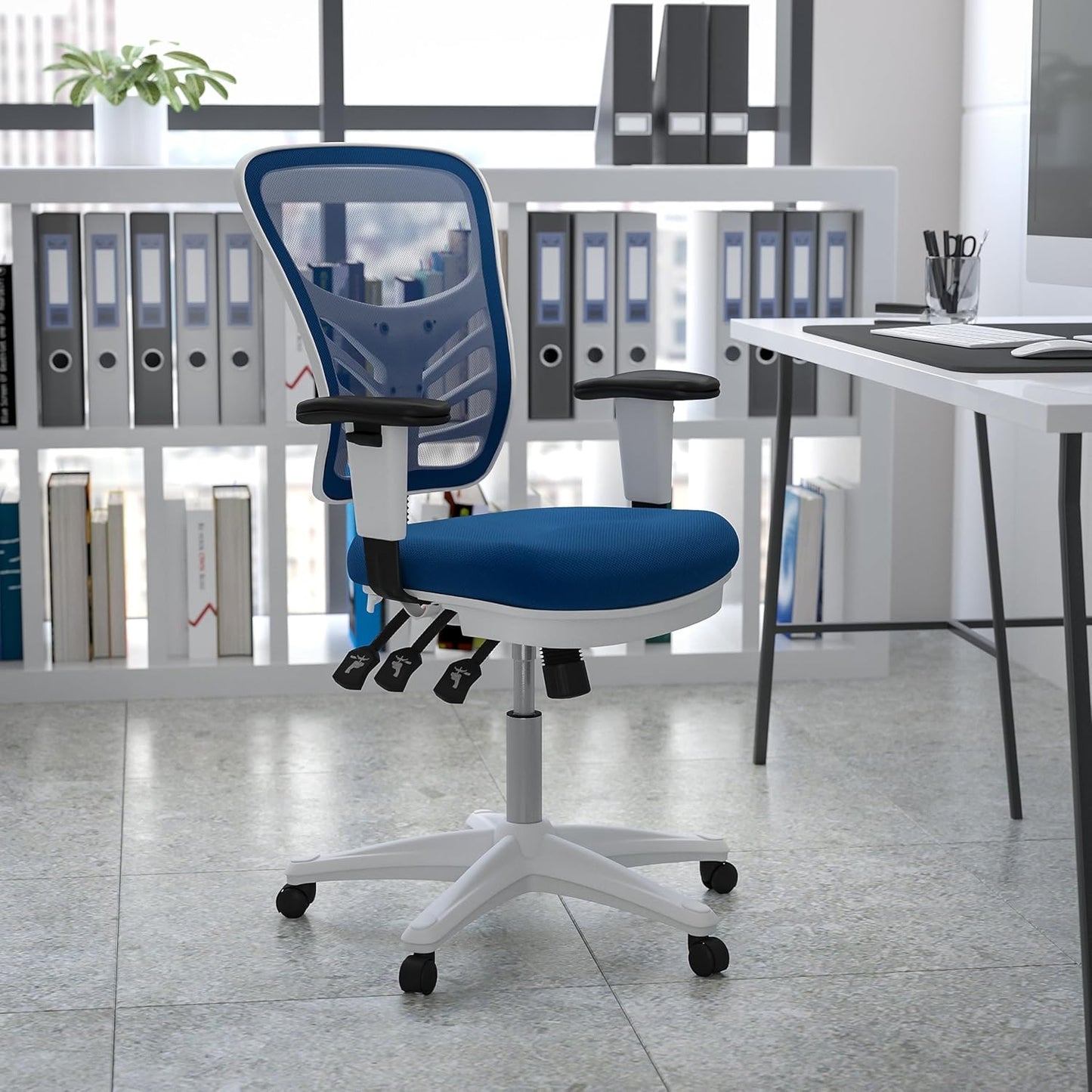 Bureaustoel – Office Chair – Computerstoel – Gamestoel – Kantoorstoel – Ergonomisch Mesh Rugleuning – Verstelbare Armleuningen met Wit Nylon Frame