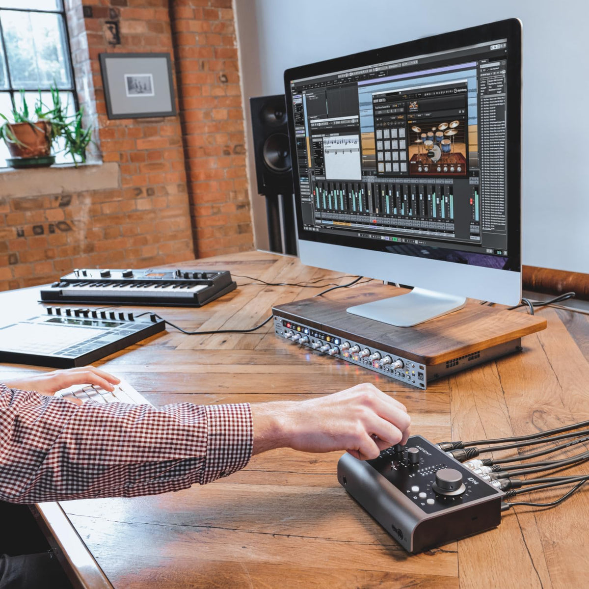 Audient iD14 MKII Audio-interface, 2 klasse-A-microfoonvoorversterkers (High Performance USB-audio-interface, USB-C-aansluiting, Monitor Mix en Monitor Panning-functie, 2 koptelefoonuitgangen), zwart