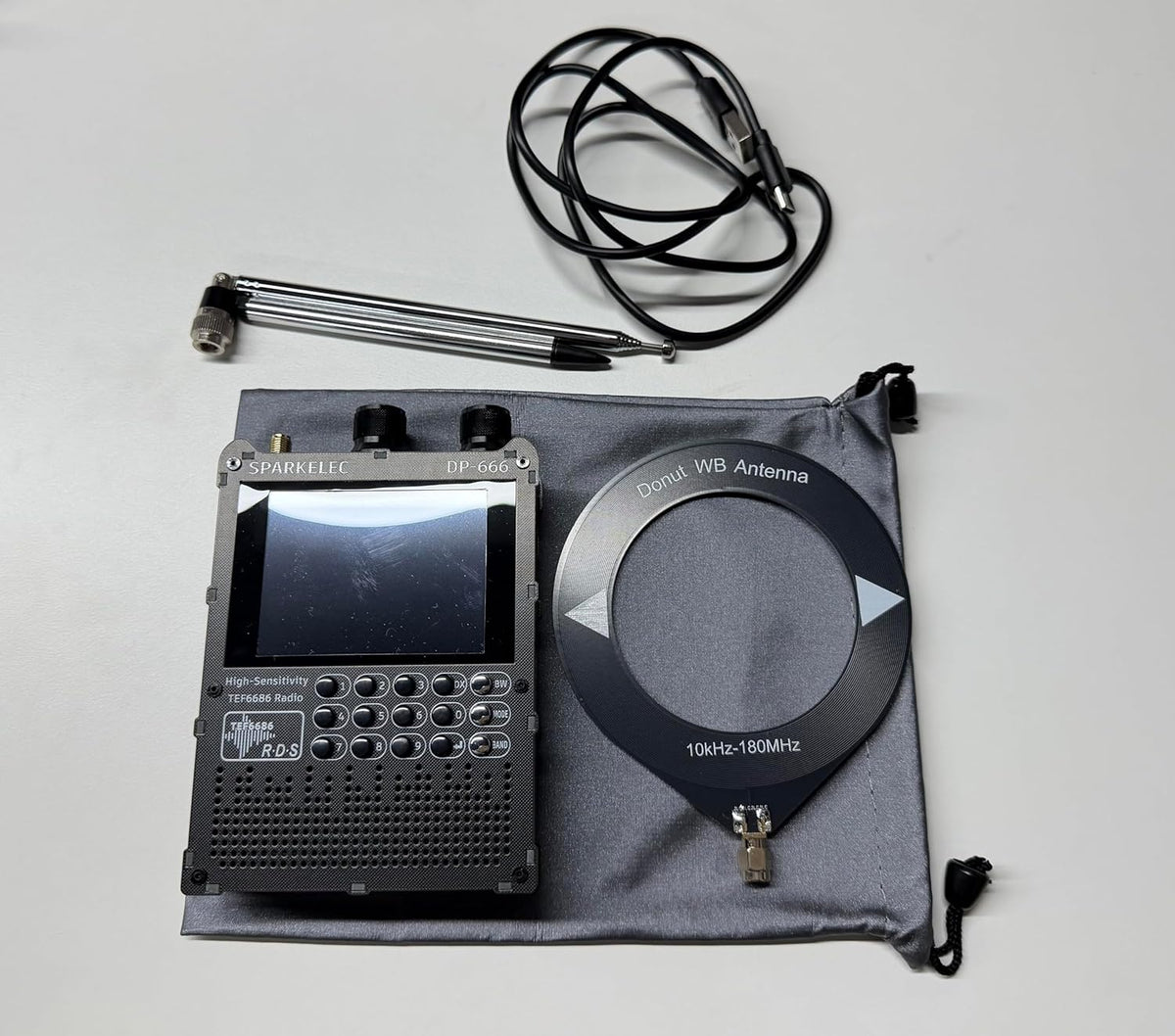 Raddy DP-666 DSP Wereldbandradio TEF6686 Chip, Professionele AM/FM/LW/MW/SW RDS Ontvanger, 2,8" Touchscreen + Stylus, 5000mAh Batterij, Telescoop- & Donut-antenne, Draagbaar met FW-update