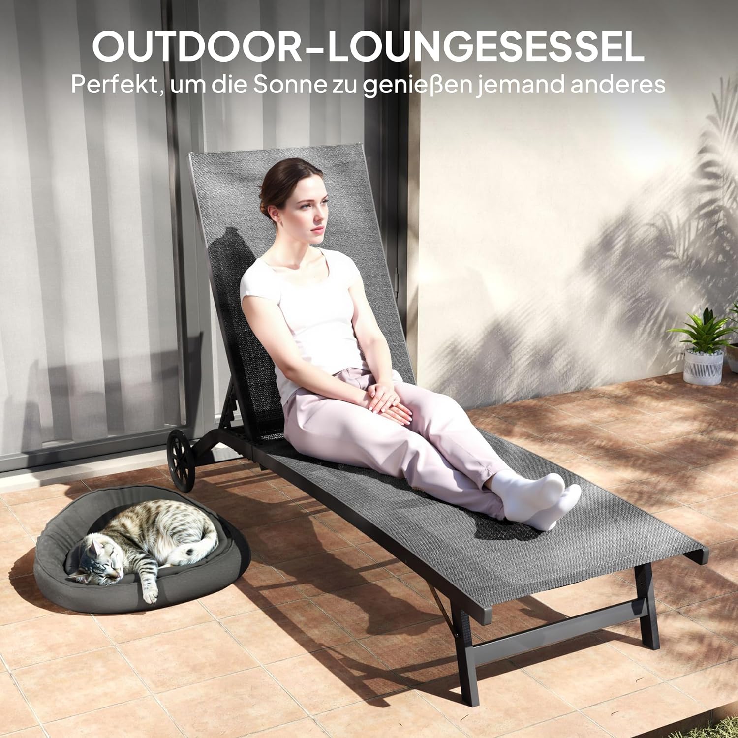 Outsunny Sonnenliege mit Rolle, Gartenliege Alu Liegestuhl mit 5-Fach verstellbare Rückenlehne, wetterfeste Campingliege, Gartenstuhl bis 150 kg load bar, für Garten Urlaub Strand Pool, Schwarz - QUORE