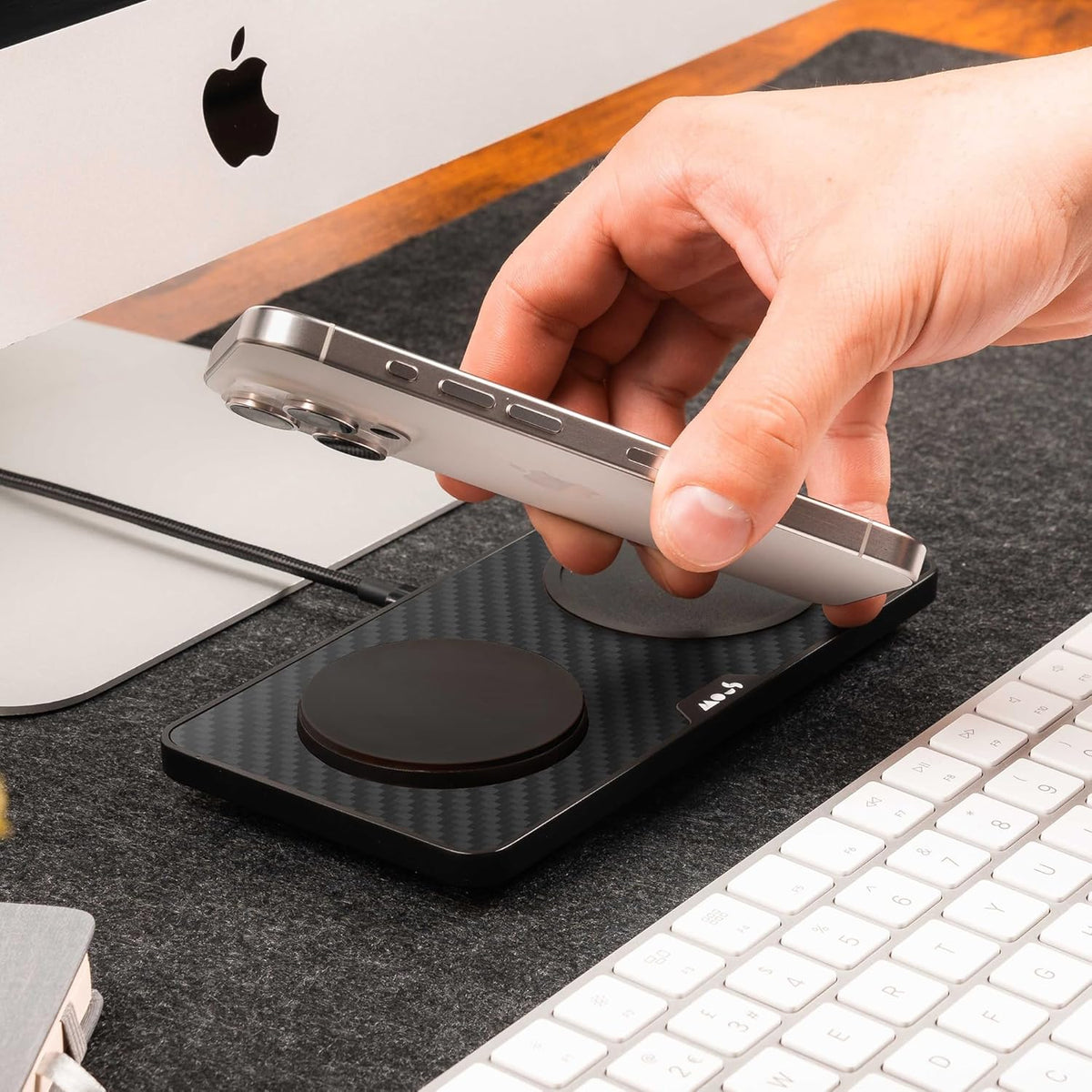 Mous - Dual Charging Station met Qi2 tot 15W snel opladen - MagSafe oplader compatibel met iPhone 16/15/14/13/12 serie en Airpods - USB-C kabel - Aramide Fibre