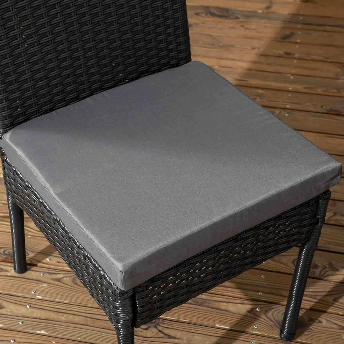 Tuinstoelen – Garden Stoelen – Balkonstoelen – Terrasstoelen – Kunststof Rieten Stoelen – Met Kussen – Gepoedercoat Metalen Frame – Zwarte Kleur