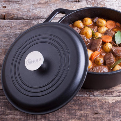 Victoria Dutch Oven Inductie Geëmailleerd Gietijzer 29cm, Cocotte 6,6L, PTFE en PFOA vrij, Geschikt voor Vuur, Barbecue, Oven, Kookplaat, Keramische kookplaat, Gas
