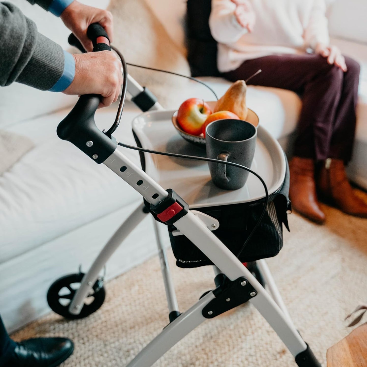 KMINA KMINA Pro Rollator, 4-wielig, opvouwbaar, licht, voor volwassenen, binnen en buiten, hoge mand, smal in hoogte, zwart