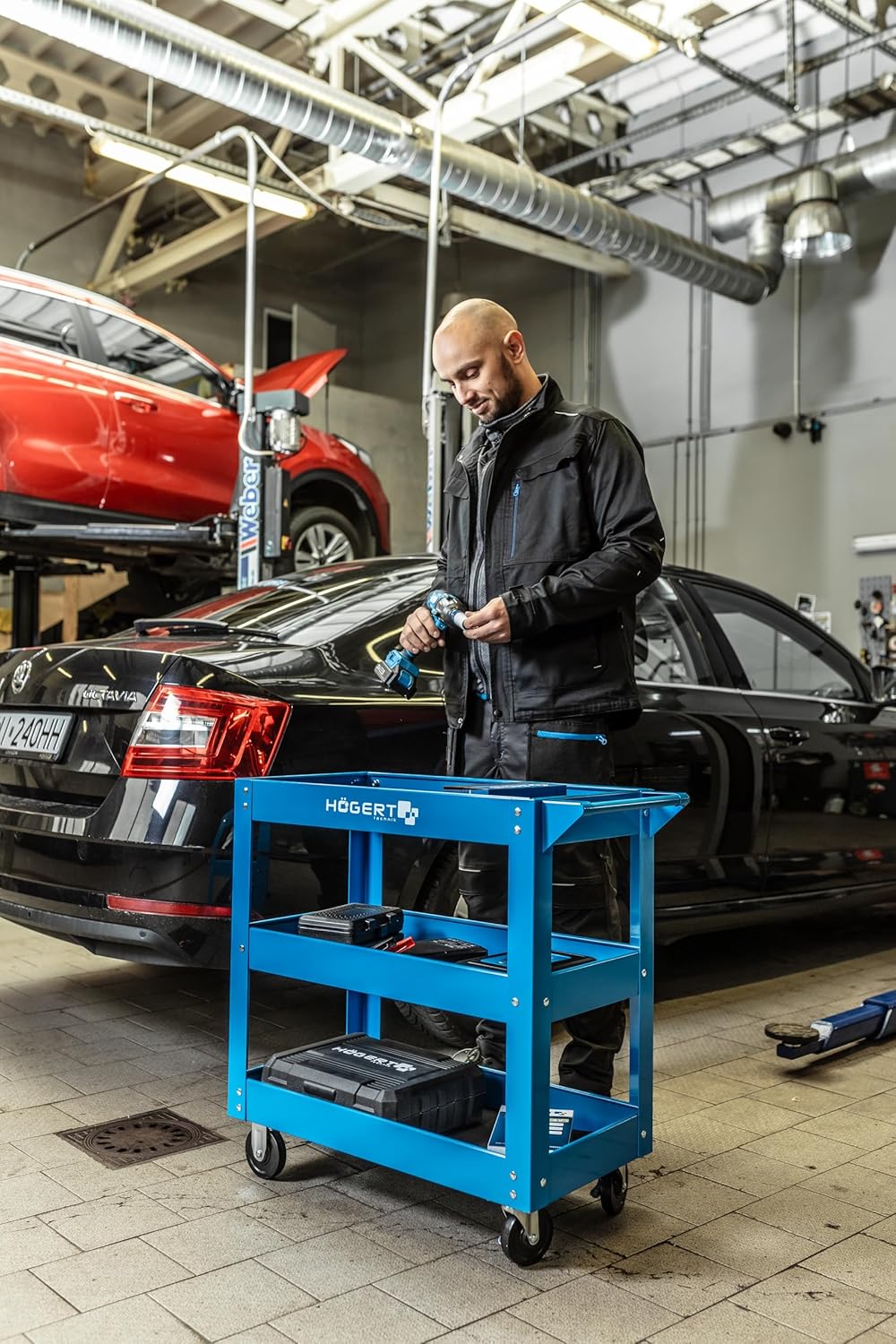 Högert Technik - Werkplaatswagen met 3 etages | Draagvermogen: 110 kg | Met 4 wielen van pvc | 3 niveaus met een oppervlak van 730 x 384 x 80 mm | Gereedschapskasten