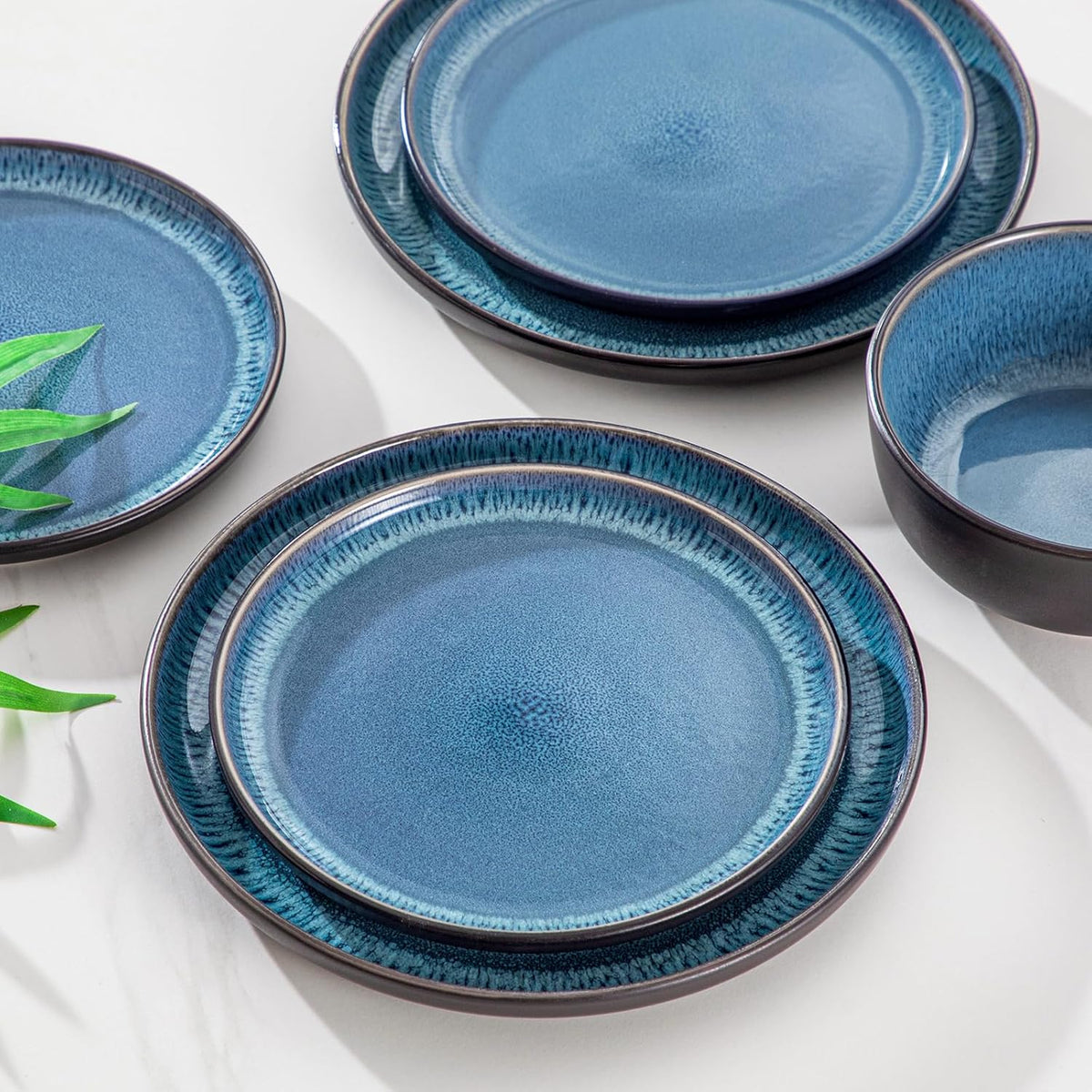 vancasso PLAYA Tafelservies voor 6 personen, modern servies, 18 delen van aardewerk, 6 platte borden, dessertborden en kommen, vaatwasmachinebestendig, reactief geëmailleerd, blauw