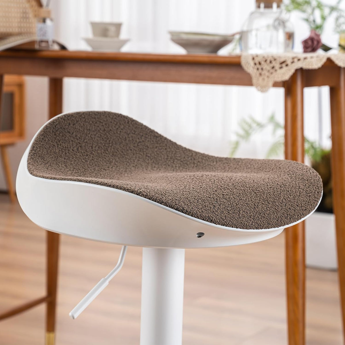 Kidol & Shellder Barkruk, eetkamerstoelen, set van 2, wit, bruin, fleece, teddy in hoogte verstelbaar, 360 graden van PU en metaal, voor huis, keuken, toonbank, bistro