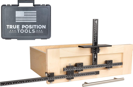 True Position Tools Originele cabinet hardware jig met verlengde liniaal voor Rapid Drawer Centering - verstelbare boorgids voor installatie van deur- en ladeknoppen en handgrepen TP-1934E