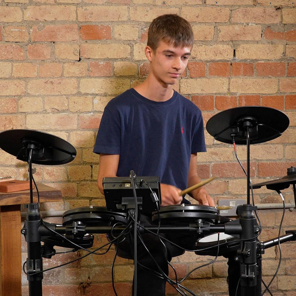 Axus AXK4 Electronic Drum Kit Starter Pack Voor Beginners Met Stille Mesh Drumkussens, Sticks, Ontlasting En Hoofdtelefoon