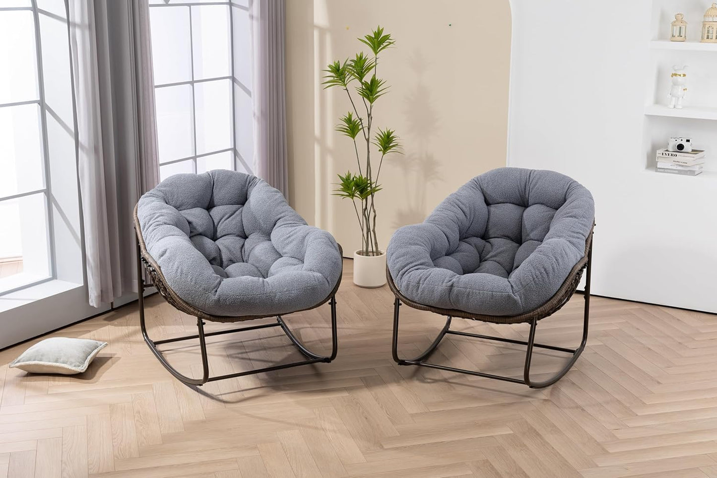 Rattan Schommelstoel – Schommelstoel Tuinstoel Rocking Chair Draaistoel Balkonstoel – Handgeweven Synthetisch Rattan – Stevig Stalen Frame – Inclusief Zacht Kussen – Weerbestendig Grijs