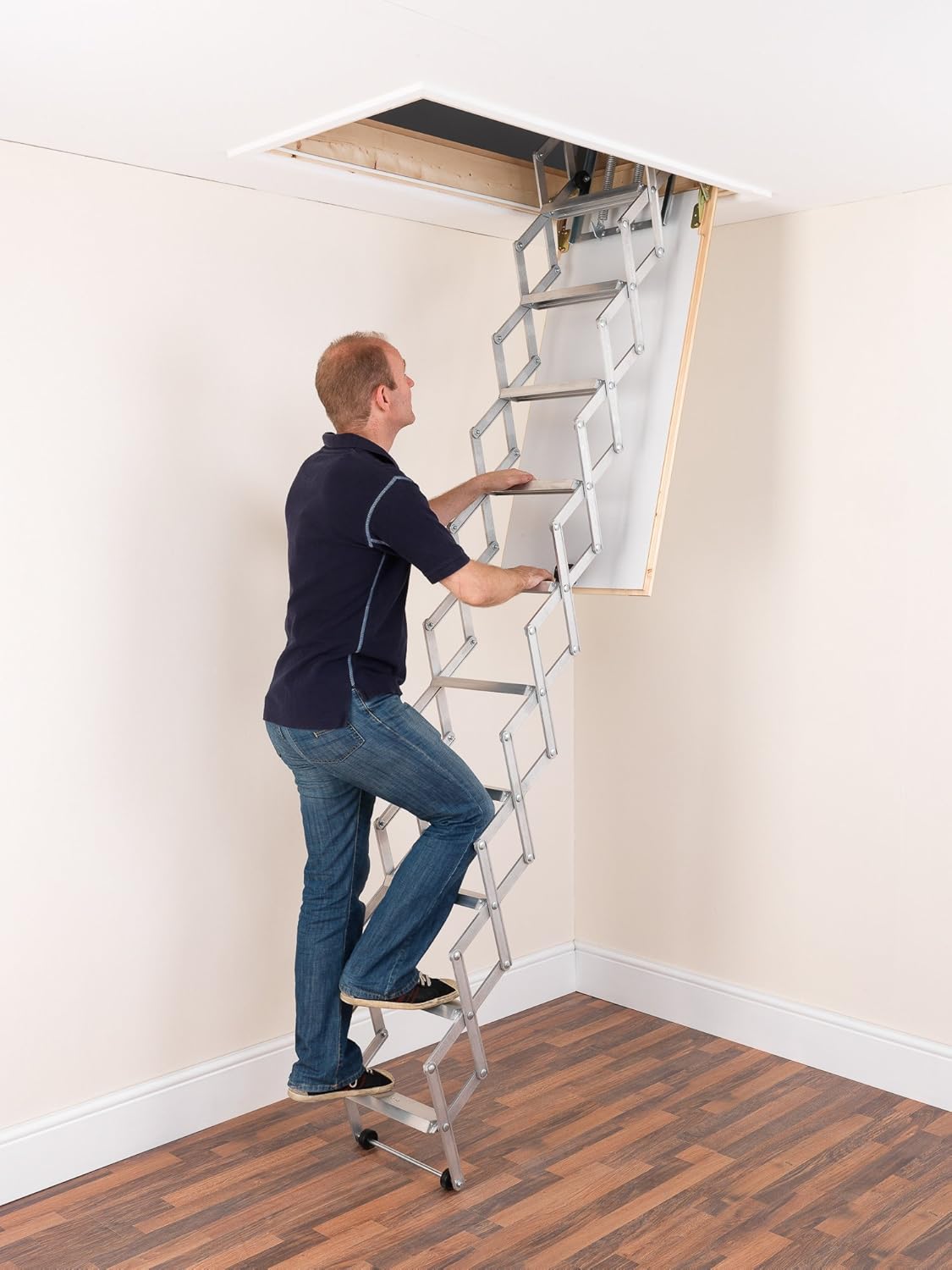 Alufix 9-Tread Concertina Loft Ladders - Ideaal voor kleine zolderruimtes | Easy DIY Fit | Aluminium | Vloer tot plafond 2.19m-2.46m (7.2ft-8.1ft)