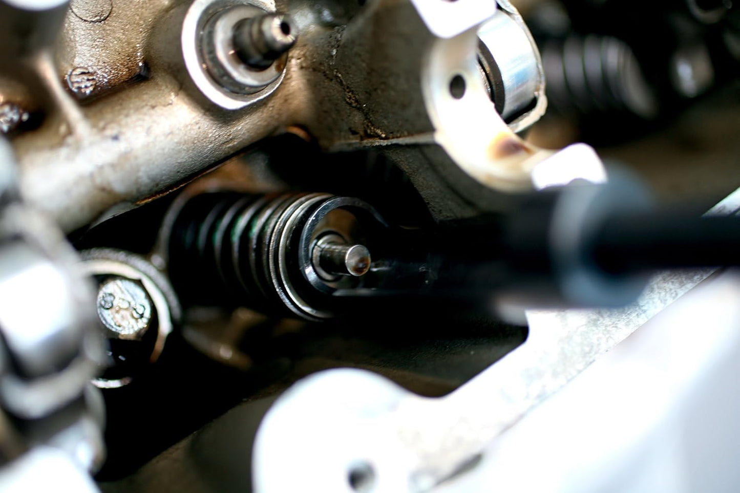 Klepverencompressor – Klepveerverwijderaar – Ventielveer Compressor – Klepveertool – Verbrandingskamerdruk Gereedschap – Universeel SOHC en DOHC – Inclusief 22 mm Persluchtadapter