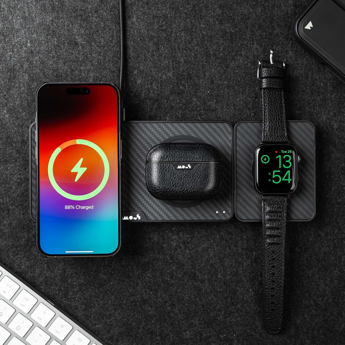 Mous - Dual Charging Station met Qi2 tot 15W snel opladen - MagSafe oplader compatibel met iPhone 16/15/14/13/12 serie en Airpods - USB-C kabel - Aramide Fibre