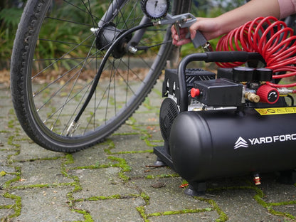 Yard Force EX ARC06 Silent Compressor 6 liter, olievrij en onderhoudsarm, 8 bar werkdruk, 67 dB stil, 550 W dubbele cilinder (106 l/min), drukregelaar + manometer, draaggreep en rubberen voetjes