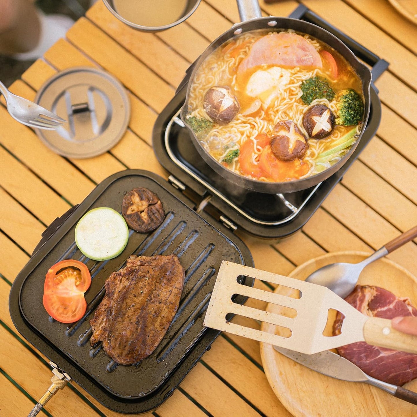 Kooktoestel - Gasstel - Campinggasfornuis - Campingmeubelen - 2-in-1 - met Grillplaat - Inklapbaar - Draagbaar - Piëzo-Intsteking - Compatibel met Isobutaan-Brandstofmengsel - Buitenactiviteiten - Kamperen - Noodsituatie - 8.4x2.4x10cm - Groen