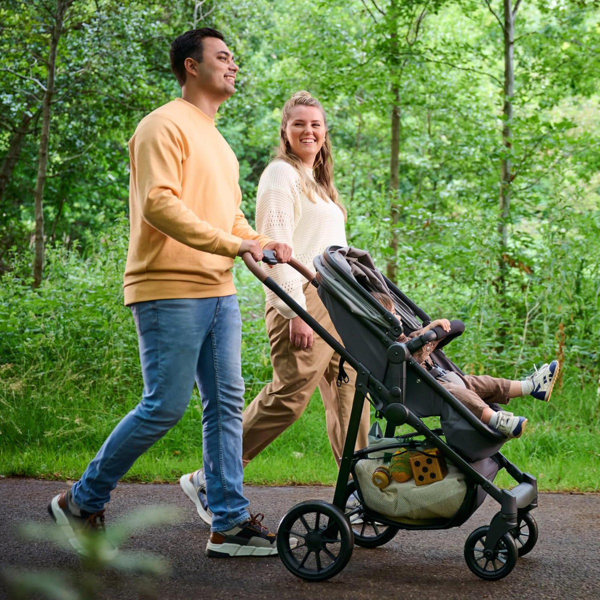 Bebeconfort Haze Trio Lux, 3 in 1 Kinderwagen Set Met Autostoeltje (i-Size), 0-4 jaar (max. 22 kg), 2-in-1-Zitting, Vlakke Ligstand, Compact Inklapbaar, Lichtgewicht Combi Wandelwagen, Tinted Grey