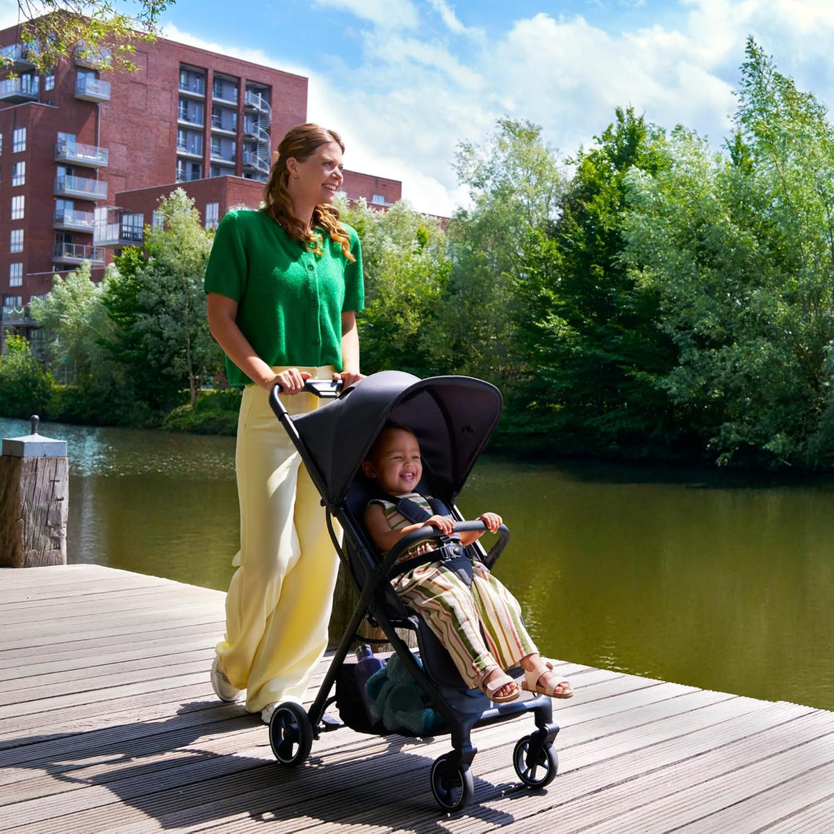 Bebeconfort Azur, Compacte Kinderwagen, 0-3 jaar (15 kg), Lichtgewicht Kinderwagen, Automatisch Inklappen met één Hand, Naadloos Verstelbaar Naar Vlakke Ligstand, Grote Mand, Mineral Graphite