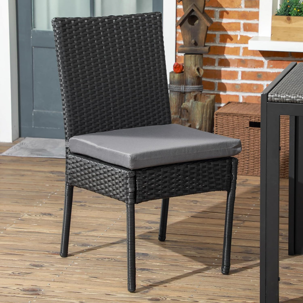 Tuinstoelen – Garden Stoelen – Balkonstoelen – Terrasstoelen – Kunststof Rieten Stoelen – Met Kussen – Gepoedercoat Metalen Frame – Zwarte Kleur