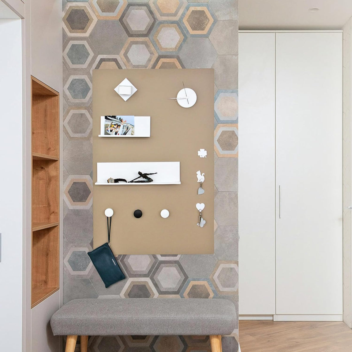 KalaMitica - Magnetisch wandbord, magneetbord - beschrijfbaar met krijt en afwisbaar - Beige - 114 x 74 cm