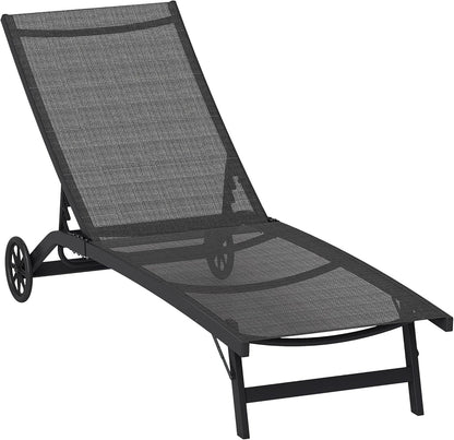 Outsunny Sonnenliege mit Rolle, Gartenliege Alu Liegestuhl mit 5-Fach verstellbare Rückenlehne, wetterfeste Campingliege, Gartenstuhl bis 150 kg load bar, für Garten Urlaub Strand Pool, Schwarz - QUORE