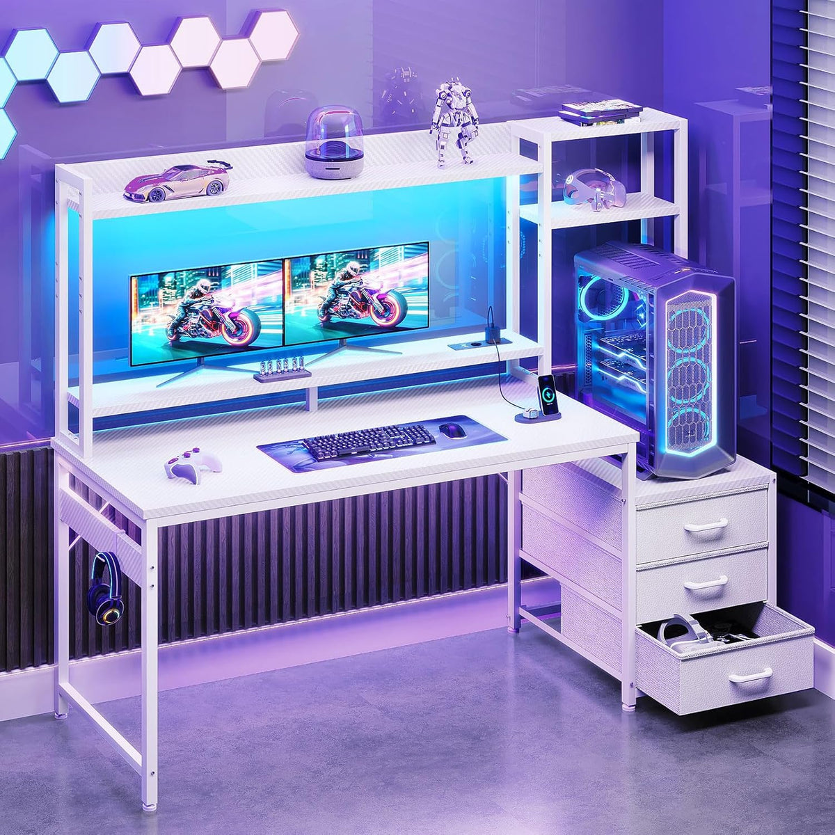 Coleshome Gamingbureau met Plank en Lades, 137×48 cm Gamebureau met LED-verlichting & Ingebouwd Stopcontact, Computertafel met Opbergplanken & Monitorstandaard, Witte Koolstofvezel