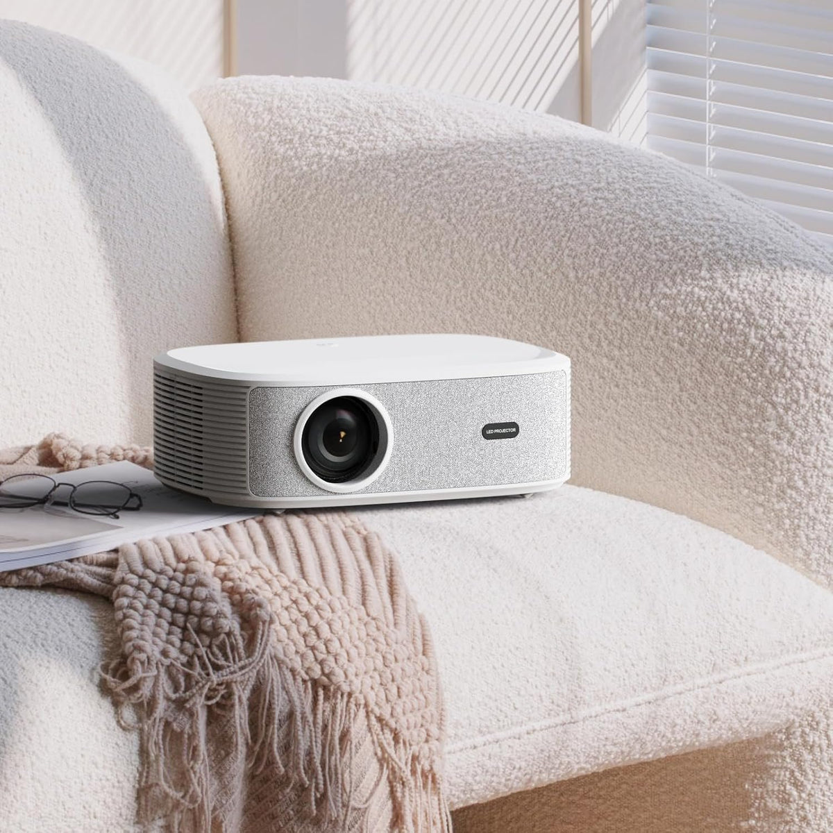 Maxxo Projector LED800, 700 ANSI lumen, Native Full HD 1080P, ondersteuning 4K, 5000:1, autofocus, 5G WiFi, Bluetooth, Dolby Audio, gecertificeerde Netflix, YouTube, Prime Video, Linux (wit)